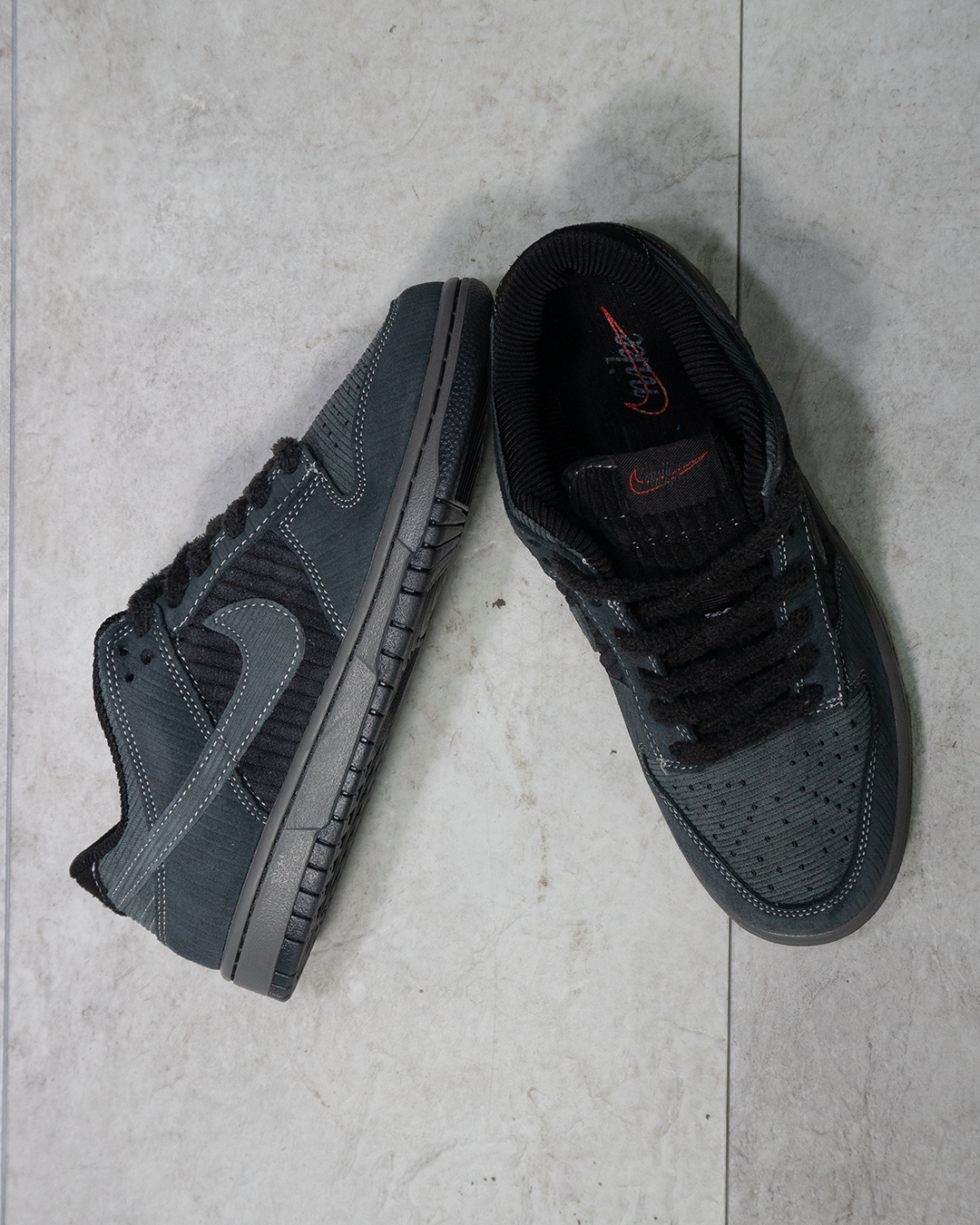Dunk Low Premium Black Corduroy - Image 3