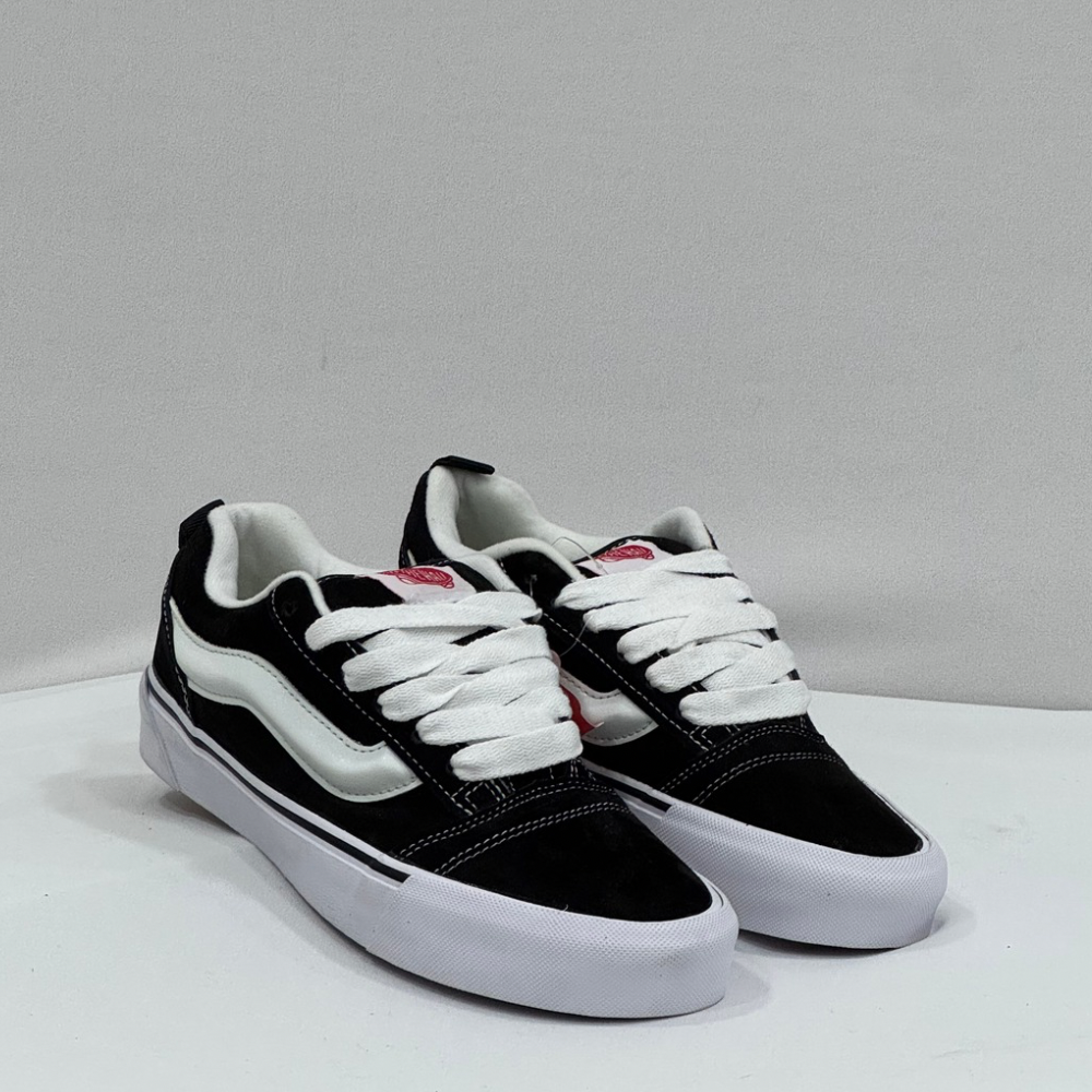 Vans Knu negra
