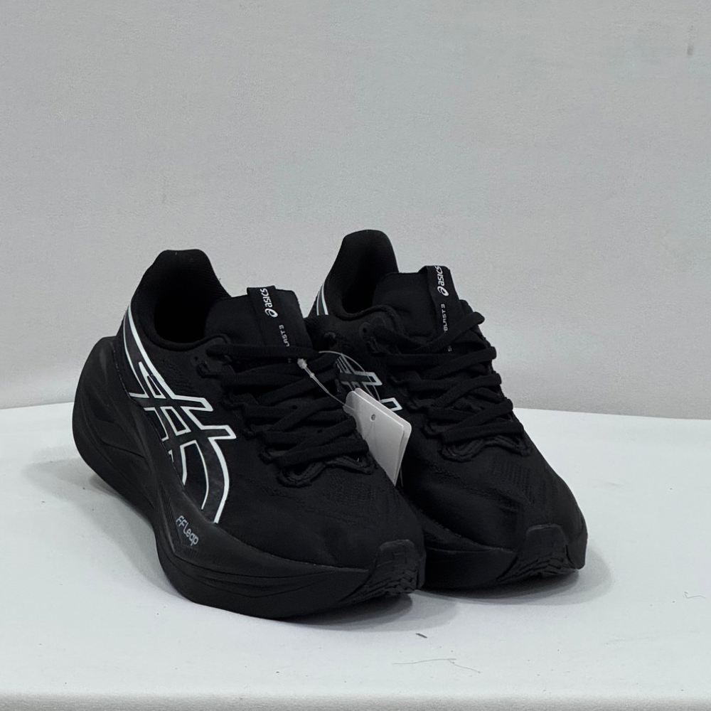 Asics Supersblast negra