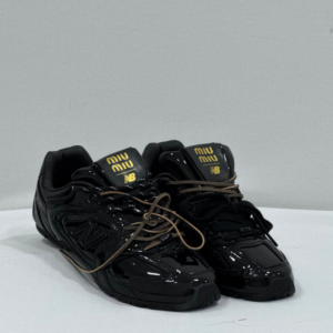 NB miu miu negra charol