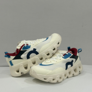 On K Tech x Kith blanco/azul