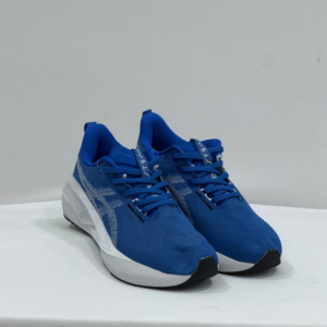 Asics Novablast azul blanca